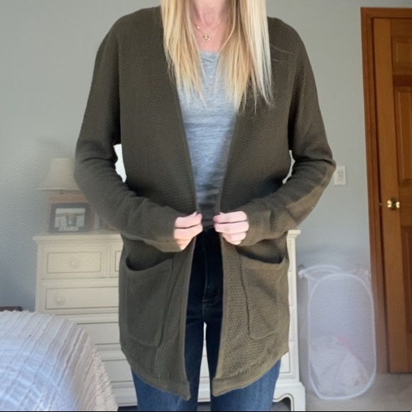 ❌SOLD NWT Olive Oversized Cardigan - Picture 9 of 9